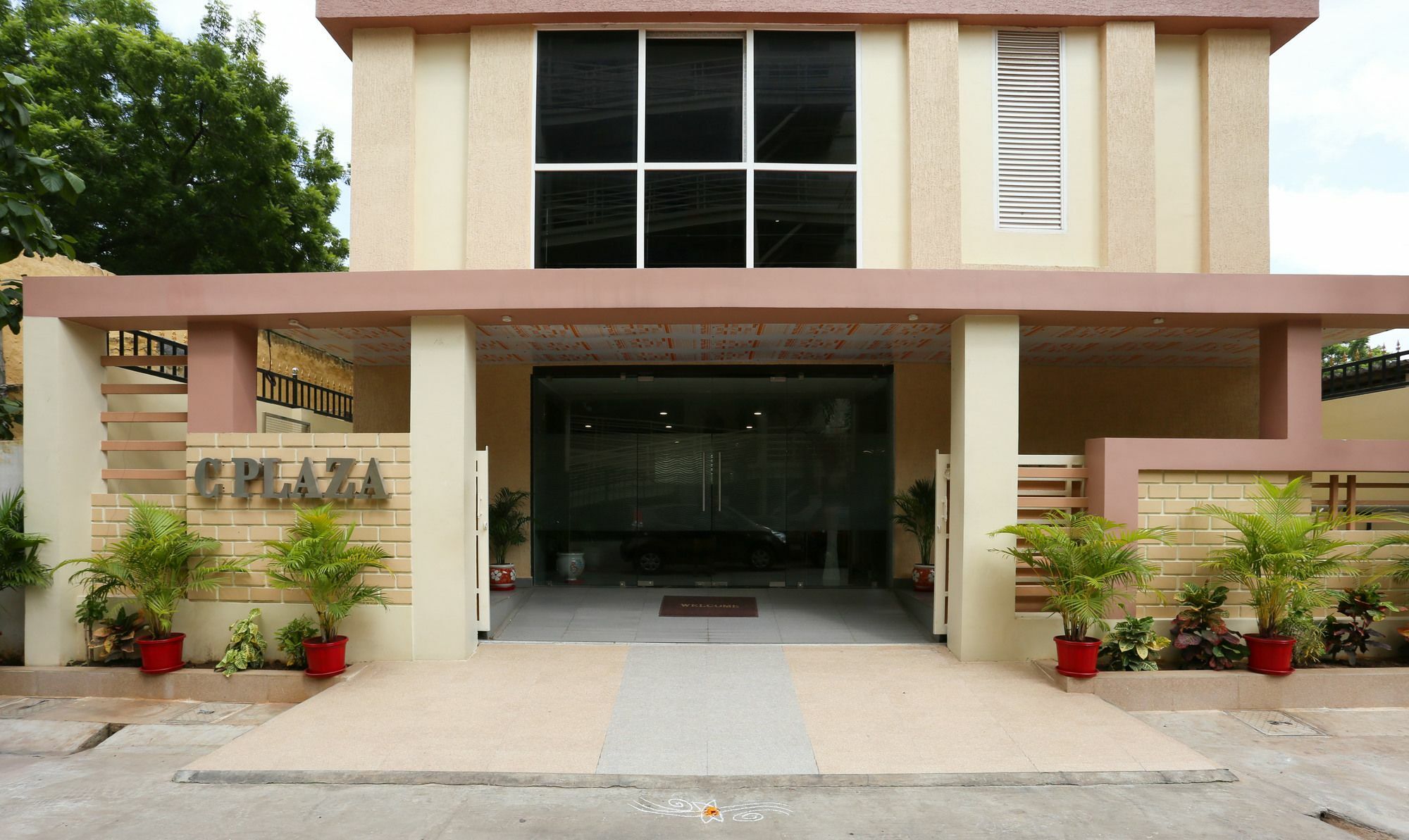 Treebo C Plaza Vijayawāda Exterior foto